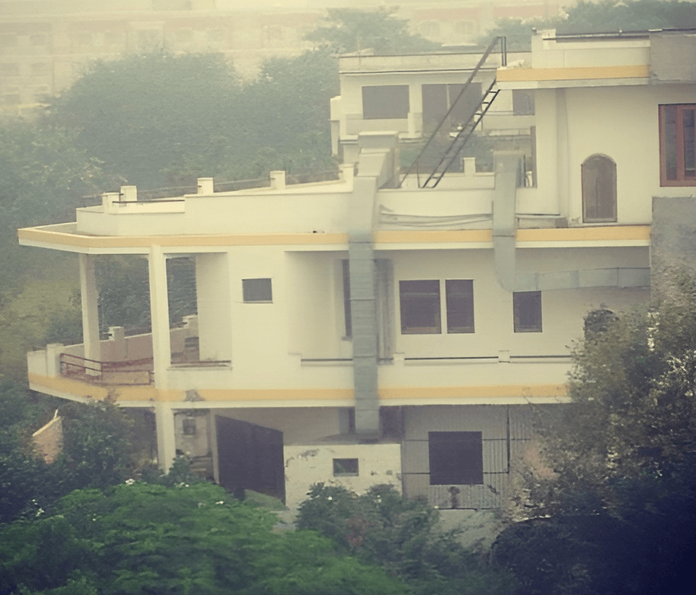 this is a construction image